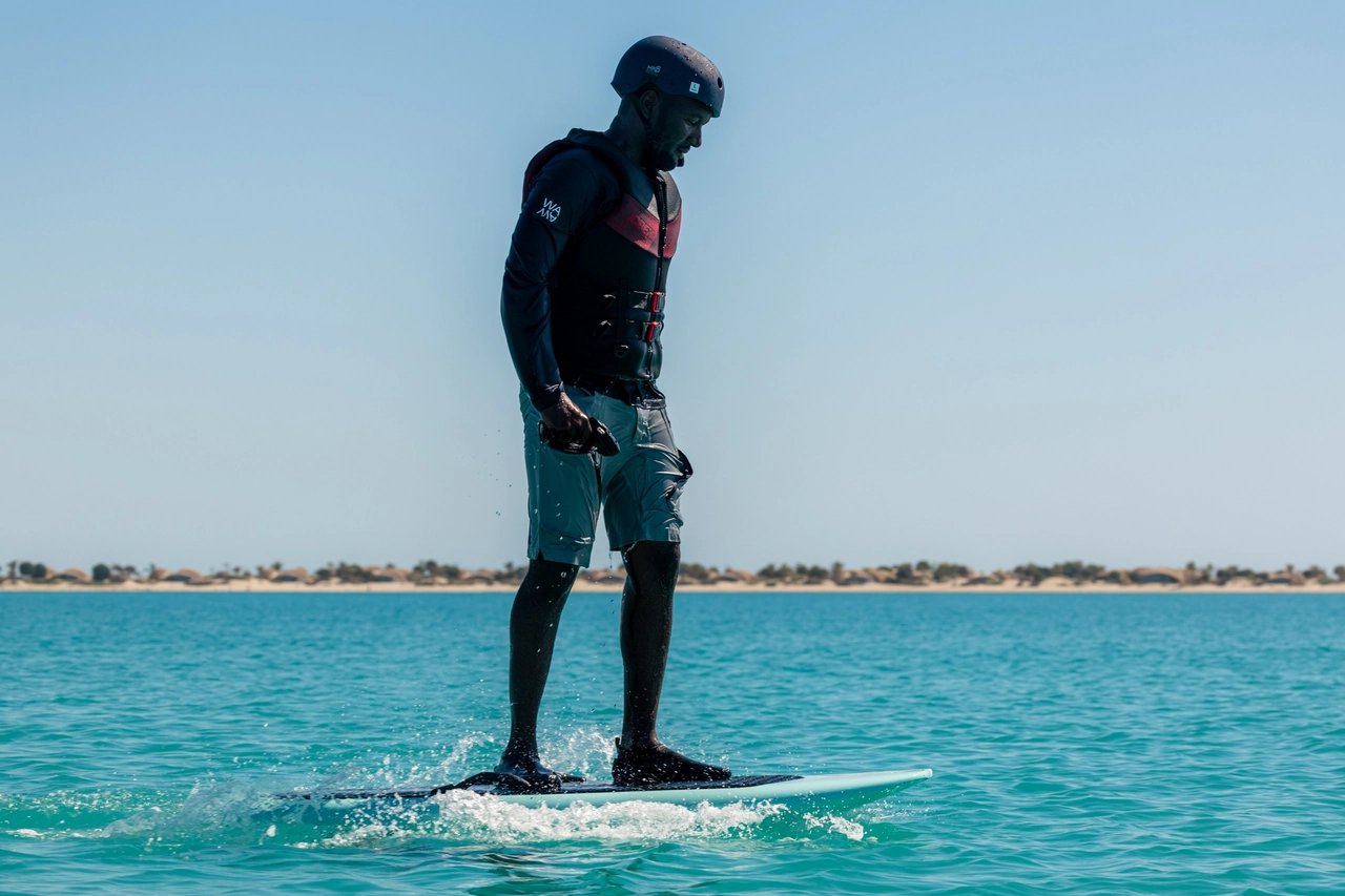 ركوب الأمواج باللوح الكهربائي